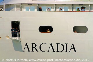 Das Kreuzfahrtschiff ARCADIA am 27. August 2012 im Kreuzfahrthafen Warnemünde in der Hansestadt Rostock.