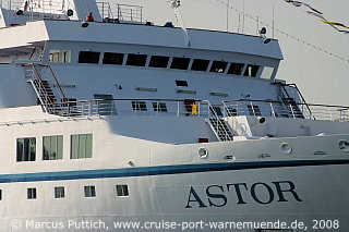 Das Kreuzfahrtschiff ASTOR am 11. September 2008 im Ostseebad Warnem&uuml;nde (Erstanlauf).