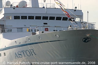 Das Kreuzfahrtschiff ASTOR am 11. September 2008 im Ostseebad Warnem&uuml;nde (Erstanlauf).