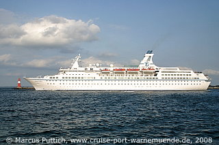 Das Kreuzfahrtschiff ASTOR am 11. September 2008 im Ostseebad Warnem&uuml;nde (Erstanlauf).