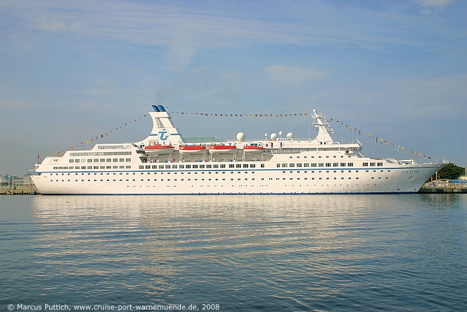 Das Kreuzfahrtschiff ASTOR am 11. September 2008 im Ostseebad Warnem&uuml;nde (Erstanlauf).