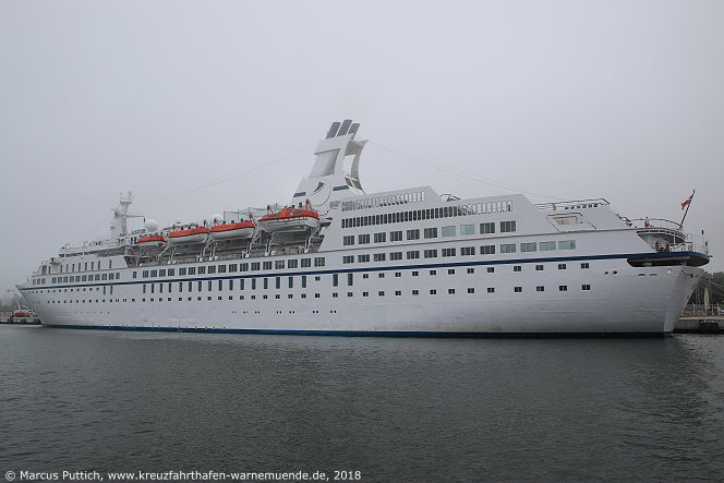 Das Kreuzfahrtschiff ASTOR am 27. Mai 2018 im Kreuzfahrthafen Warnem&uuml;nde in der Hansestadt Rostock.