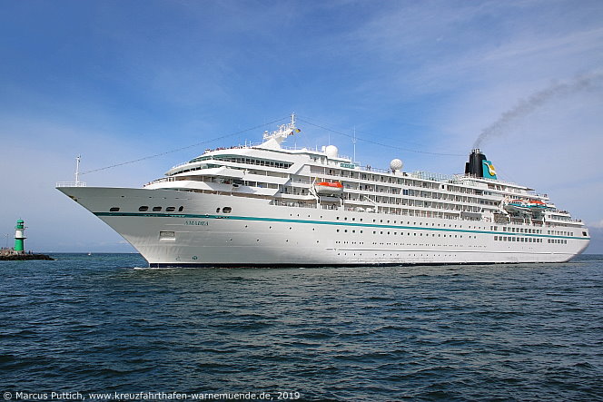 Das Kreuzfahrtschiff AMADEA von der Kreuzfahrtreederei Phoenix Reisen am 09. August 2019 im Kreuzfahrthafen Warnem&uuml;nde in der Hansestadt Rostock.