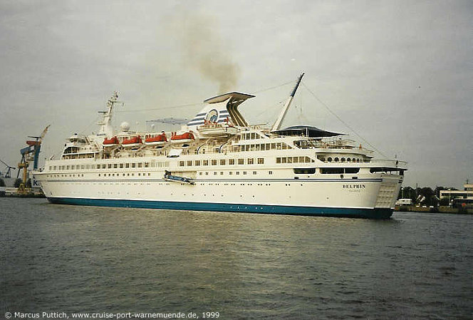 Das Kreuzfahrtschiff DELPHIN am 16. Mai 1999 im Ostseebad Warnem&uuml;nde.
