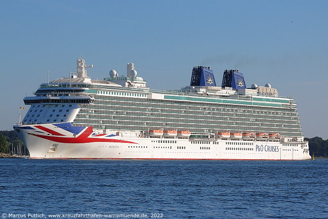 Das Kreuzfahrtschiff BRITANNIA am 10. August 2022 in Kiel (Deutschland).