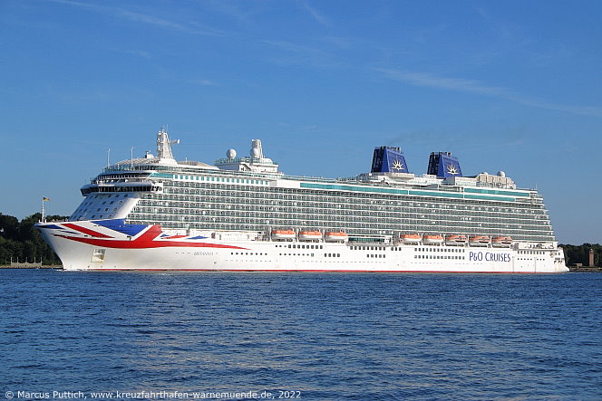 Das Kreuzfahrtschiff BRITANNIA am 10. August 2022 in Kiel (Deutschland).