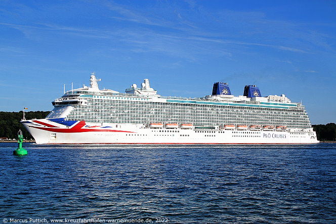 Das Kreuzfahrtschiff BRITANNIA am 10. August 2022 in Kiel (Deutschland).