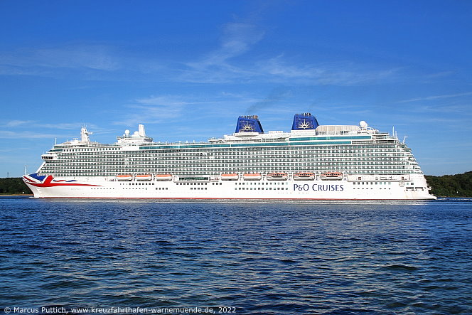 Das Kreuzfahrtschiff BRITANNIA am 10. August 2022 in Kiel (Deutschland).