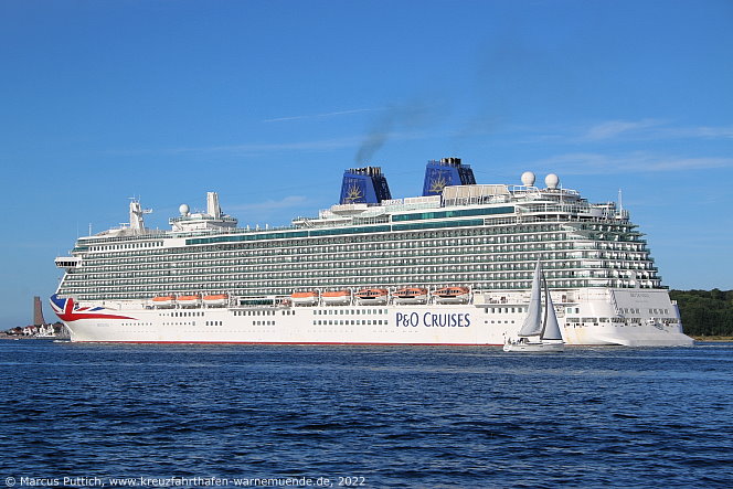 Das Kreuzfahrtschiff BRITANNIA am 10. August 2022 in Kiel (Deutschland).