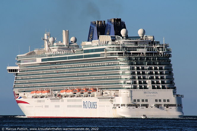 Das Kreuzfahrtschiff BRITANNIA am 10. August 2022 in Kiel (Deutschland).