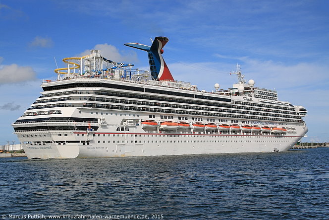 Das Kreuzfahrtschiff CARNIVAL SUNSHINE am 27. September 2015 in Port Canaveral, FL (USA).