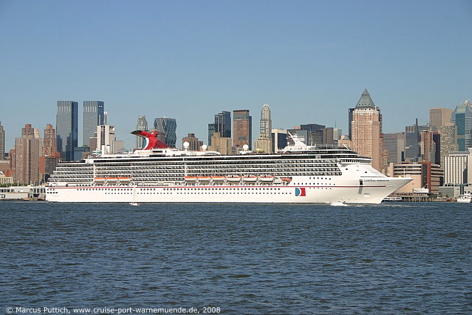 Das Kreuzfahrtschiff CARNIVAL MIRACLE am 25. Mai 2008 in New York, NY (USA).
