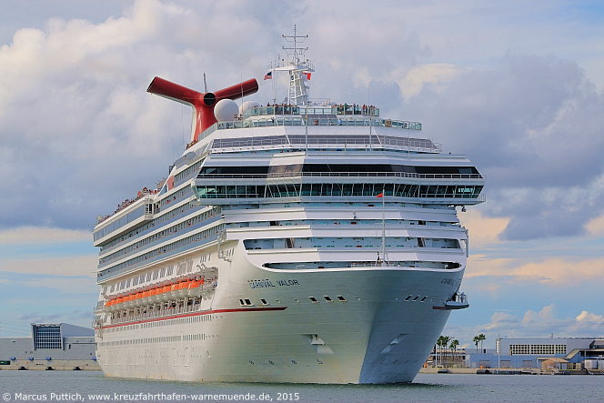 Das Kreuzfahrtschiff CARNIVAL VALOR am 26. September 2015 in Port Canaveral, FL (USA).