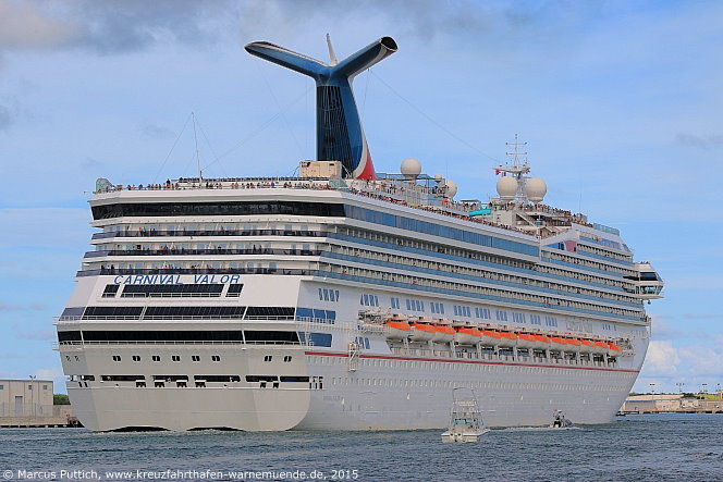 Das Kreuzfahrtschiff CARNIVAL VALOR am 26. September 2015 in Port Canaveral, FL (USA).
