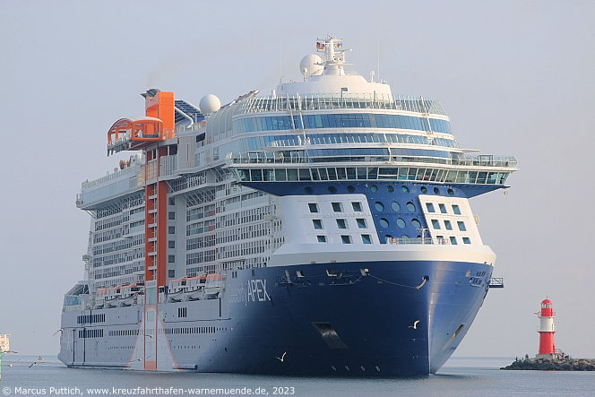 Das Kreuzfahrtschiff CELEBRITY APEX am 23. August 2023 im Kreuzfahrthafen Warnem&uuml;nde in der Hansestadt Rostock.