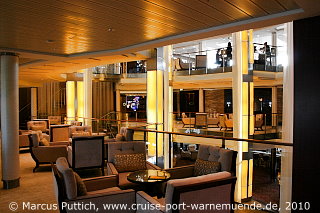 Kreuzfahrtschiff CELEBRITY ECLIPSE: Die Martini Bar auf Deck 4.