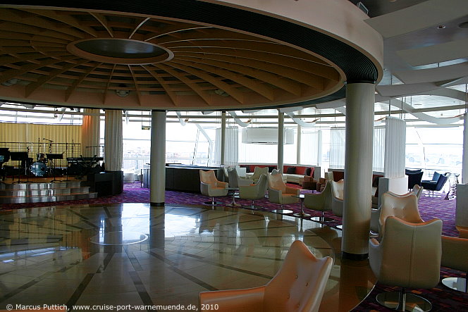 Kreuzfahrtschiff CELEBRITY ECLIPSE: Die Sky Observation Lounge auf Deck 14.