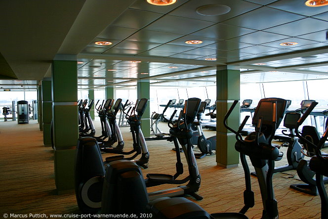 Kreuzfahrtschiff CELEBRITY ECLIPSE: Das Fitness Center auf Deck 12.