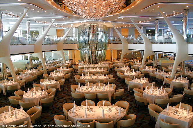 Kreuzfahrtschiff CELEBRITY ECLIPSE: Das Moonlight Sonata Restaurant auf Deck 3 und Deck 4.