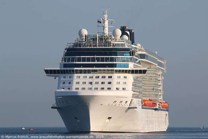 Das Kreuzfahrtschiff CELEBRITY REFLECTION am 03. August 2019 im Kreuzfahrthafen Warnem&uuml;nde in der Hansestadt Rostock.