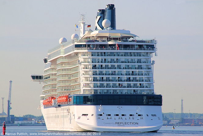 Das Kreuzfahrtschiff CELEBRITY REFLECTION am 03. August 2019 im Kreuzfahrthafen Warnem&uuml;nde in der Hansestadt Rostock.