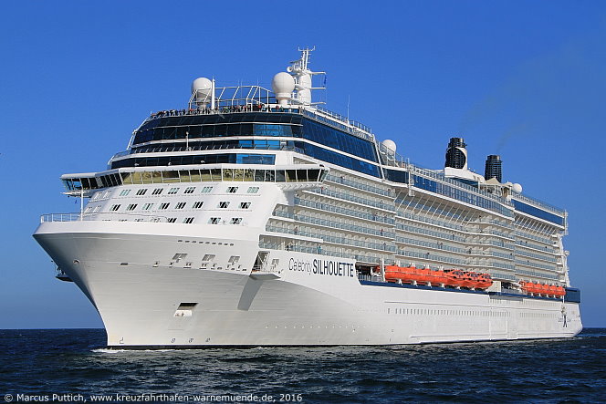 Das Kreuzfahrtschiff CELEBRITY SILHOUETTE am 04. Mai 2016 im Kreuzfahrthafen Warnem&uuml;nde in der Hansestadt Rostock.