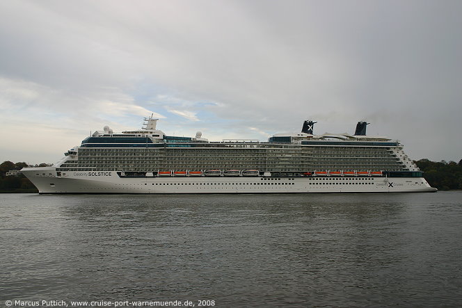 Das Kreuzfahrtschiff CELEBRITY SOLSTICE am 22. Oktober 2008 in Hamburg (Deutschland).