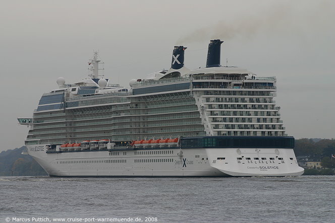 Das Kreuzfahrtschiff CELEBRITY SOLSTICE am 22. Oktober 2008 in Hamburg (Deutschland).
