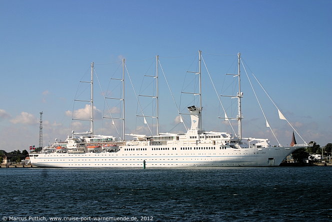 Das Kreuzfahrtschiff WIND SURF am 22. August 2012 im Ostseebad Warnem&uuml;nde.