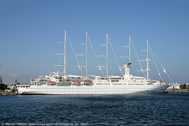 Das Kreuzfahrtschiff WIND SURF am 22. August 2012 im Ostseebad Warnem&uuml;nde.