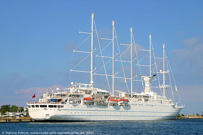 Das Kreuzfahrtschiff WIND SURF am 22. August 2012 im Ostseebad Warnem&uuml;nde.