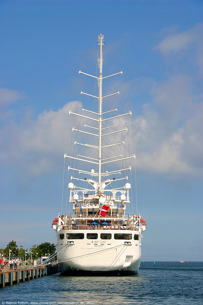 Das Kreuzfahrtschiff WIND SURF am 22. August 2012 im Ostseebad Warnem&uuml;nde.