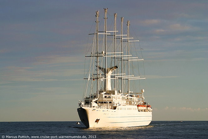 Das Kreuzfahrtschiff WIND SURF am 01. August 2013 im Ostseebad Warnem&uuml;nde.