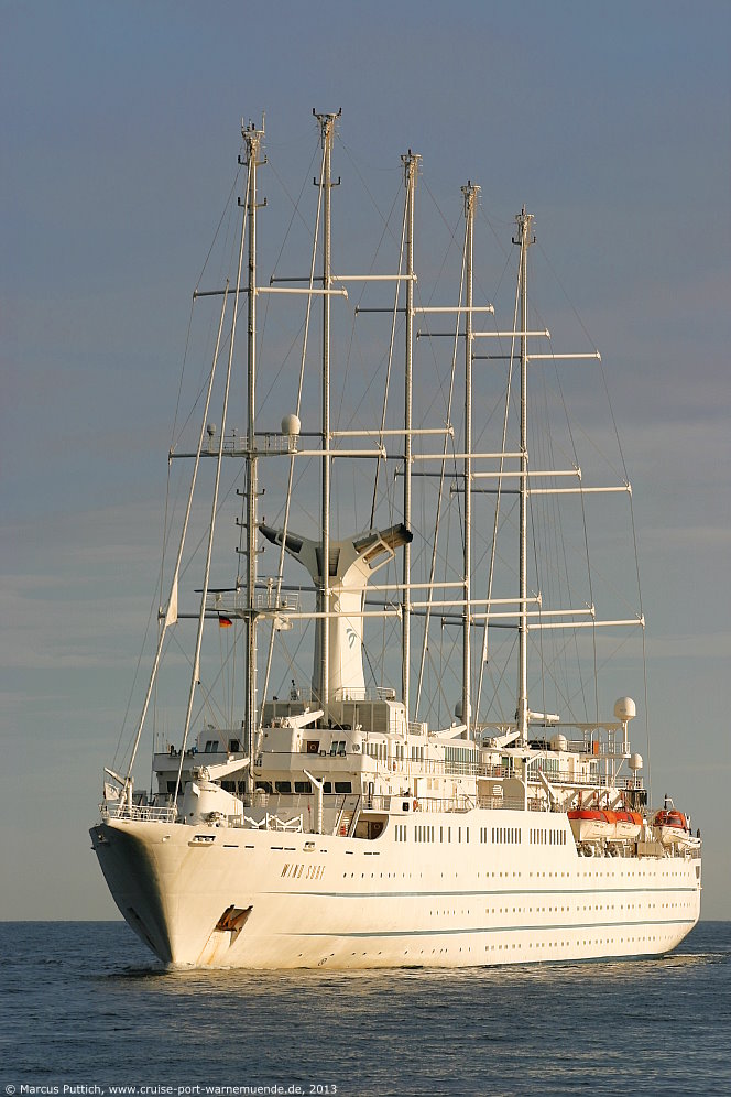 Das Kreuzfahrtschiff WIND SURF am 01. August 2013 im Ostseebad Warnem&uuml;nde.