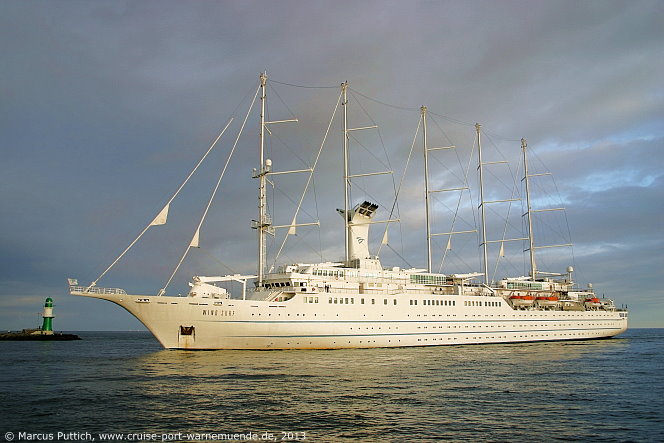 Das Kreuzfahrtschiff WIND SURF am 01. August 2013 im Ostseebad Warnem&uuml;nde.