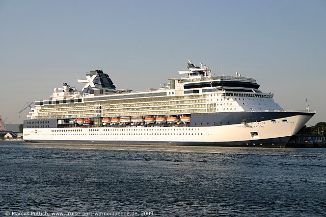 Das Kreuzfahrtschiff CELEBRITY CONSTELLATION am 25. August 2009 im Ostseebad Warnem&uuml;nde.