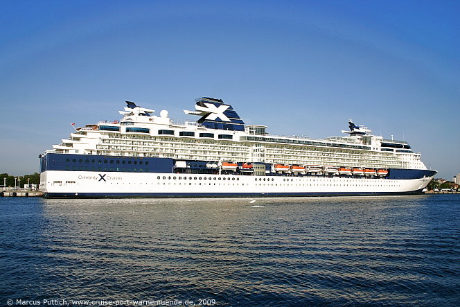 Das Kreuzfahrtschiff CELEBRITY CONSTELLATION am 25. August 2009 im Ostseebad Warnem&uuml;nde.