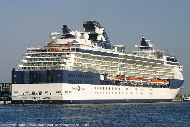 Das Kreuzfahrtschiff CELEBRITY CONSTELLATION am 25. August 2009 im Ostseebad Warnem&uuml;nde.