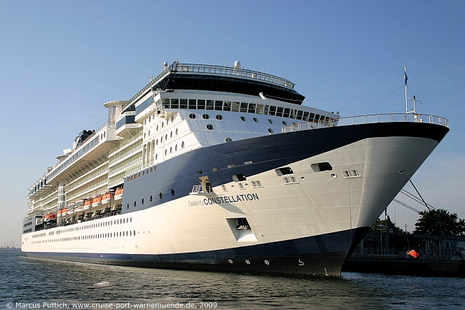 Das Kreuzfahrtschiff CELEBRITY CONSTELLATION am 25. August 2009 im Ostseebad Warnem&uuml;nde.