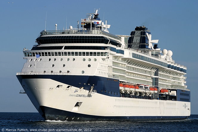 Das Kreuzfahrtschiff CELEBRITY CONSTELLATION am 26. August 2012 im Ostseebad Warnem&uuml;nde.