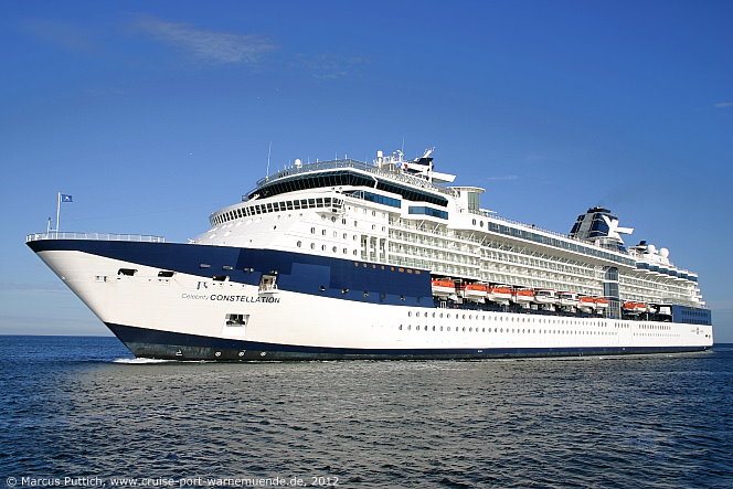 Das Kreuzfahrtschiff CELEBRITY CONSTELLATION am 26. August 2012 im Ostseebad Warnem&uuml;nde.