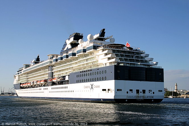 Das Kreuzfahrtschiff CELEBRITY CONSTELLATION am 26. August 2012 im Ostseebad Warnem&uuml;nde.