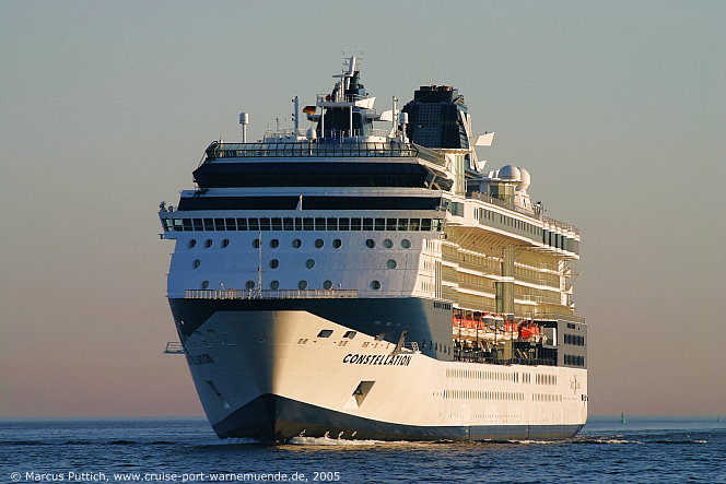 Das Kreuzfahrtschiff CONSTELLATION (heute Kreuzfahrtschiff CELEBRITY CONSTELLATION) am 12. Juli 2005 im Ostseebad Warnem&uuml;nde.