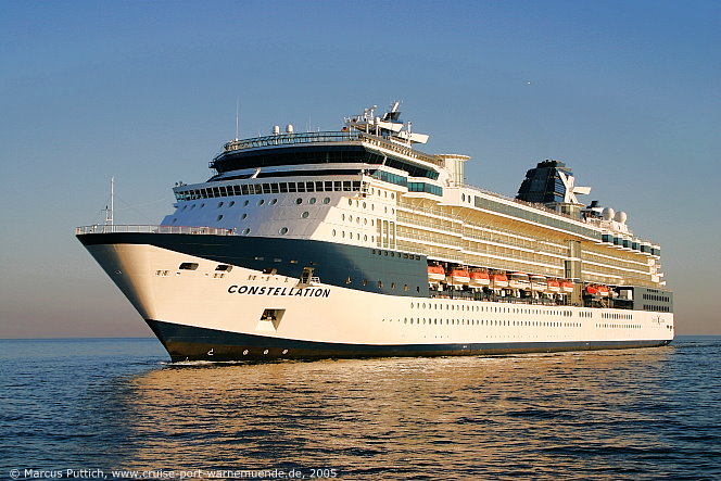 Das Kreuzfahrtschiff CONSTELLATION (heute Kreuzfahrtschiff CELEBRITY CONSTELLATION) am 12. Juli 2005 im Ostseebad Warnem&uuml;nde.