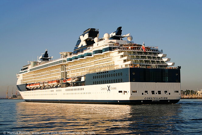 Das Kreuzfahrtschiff CONSTELLATION (heute Kreuzfahrtschiff CELEBRITY CONSTELLATION) am 12. Juli 2005 im Ostseebad Warnem&uuml;nde.