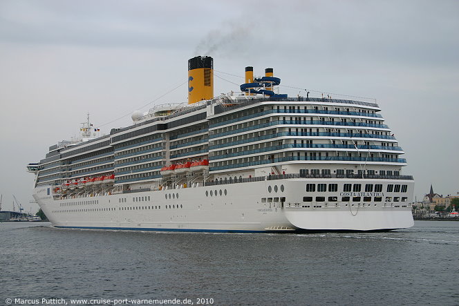 Das Kreuzfahrtschiff COSTA ATLANTICA von der Kreuzfahrtreederei Costa Crociere am 28. Mai 2010 im Kreuzfahrthafen Warnem&uuml;nde in der Hansestadt Rostock (Erstanlauf).