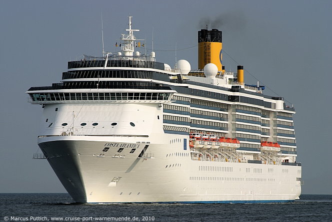 Das Kreuzfahrtschiff COSTA ATLANTICA von der Kreuzfahrtreederei Costa Crociere am 02. Juli 2010 im Kreuzfahrthafen Warnem&uuml;nde in der Hansestadt Rostock.