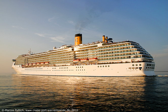 Das Kreuzfahrtschiff COSTA ATLANTICA von der Kreuzfahrtreederei Costa Crociere am 02. Juli 2010 im Kreuzfahrthafen Warnem&uuml;nde in der Hansestadt Rostock.