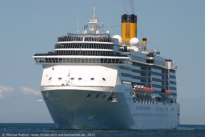 Das Kreuzfahrtschiff COSTA ATLANTICA von der Kreuzfahrtreederei Costa Crociere am 04. Juni 2011 im Kreuzfahrthafen Warnem&uuml;nde in der Hansestadt Rostock.