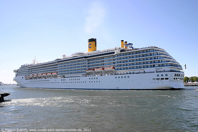 Das Kreuzfahrtschiff COSTA ATLANTICA von der Kreuzfahrtreederei Costa Crociere am 04. Juni 2011 im Kreuzfahrthafen Warnem&uuml;nde in der Hansestadt Rostock.